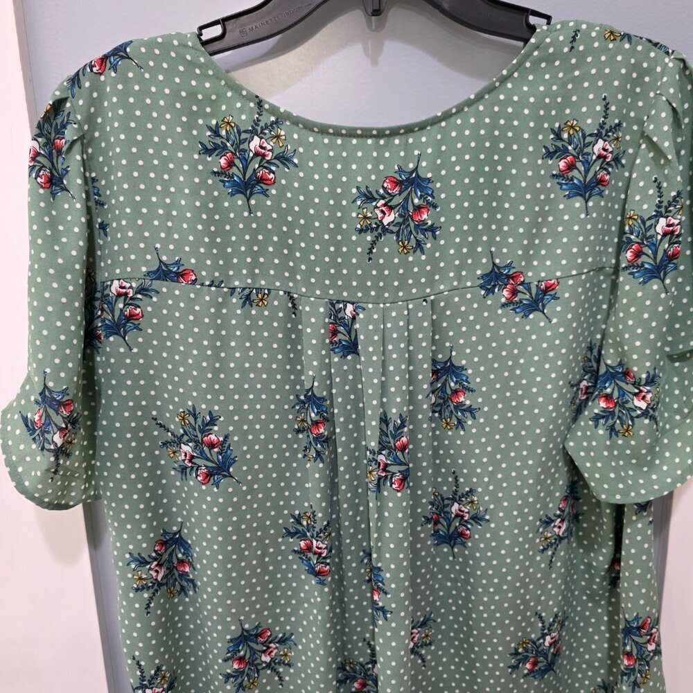DR2 Green Floral Polka Dot Blouse XL Pleated Flutter Sleeve Split Neck Top - Picture 9 of 12